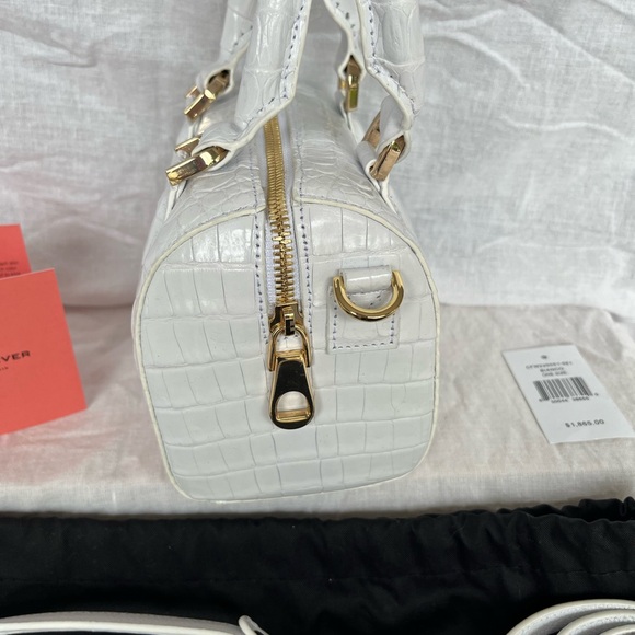 Maria Oliver - Picture 4 of 6